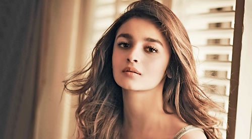 Alia Bhatt off on a 2-week stress-busting holiday to London, , 2016