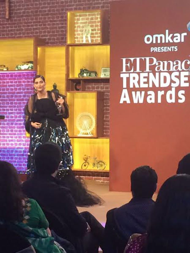 Sonam Kapoor awarded ‘ET Panache’s Trendsetter Award 2016’, , 2016