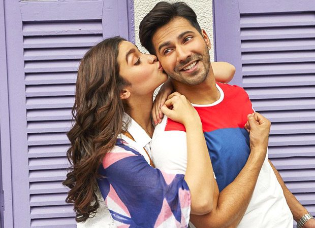 Varun Dhawan and Alia Bhatt present Tamma Tamma song to Sanjay Dutt and Madhuri Dixit, , 2017