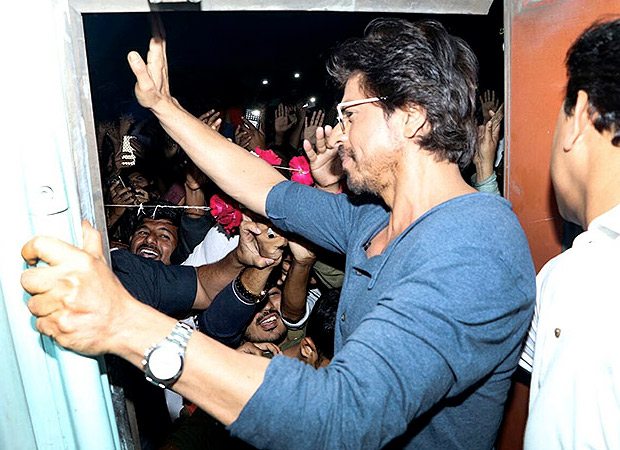 A railway vendor files a case against Shah Rukh Khan, , 2017