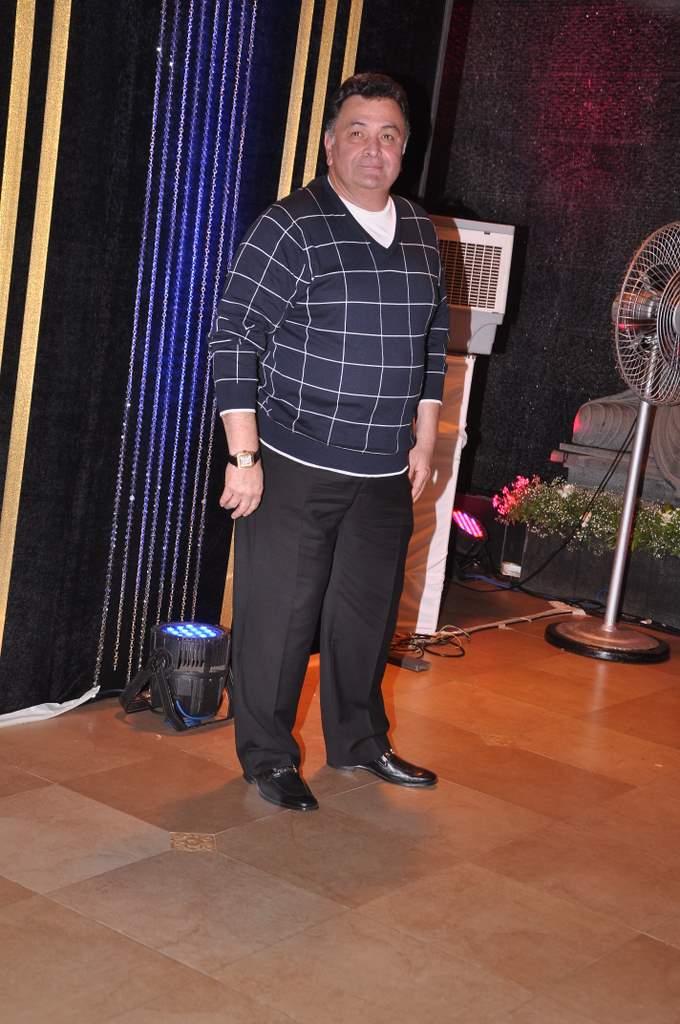 OMG! Rishi Kapoor gets gag order from family, no more offensive tweets, , 2017